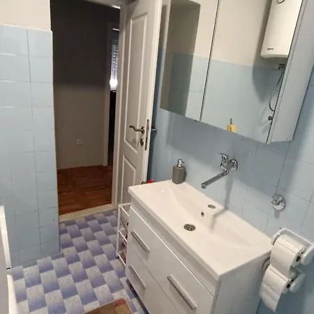 Stan Za Iznajmljivanje G I N Apartman *