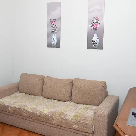 Stan Za Iznajmljivanje G I N Apartman *