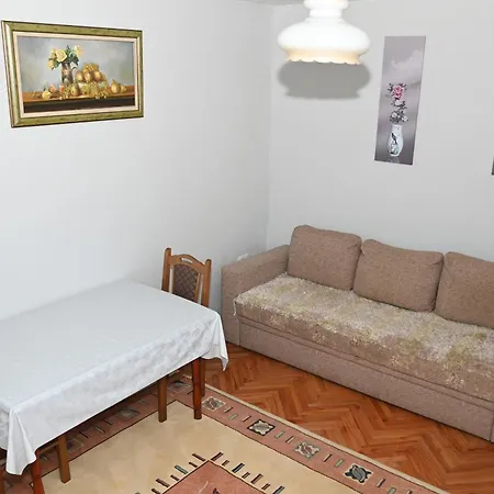 Stan Za Iznajmljivanje G I N Apartman *