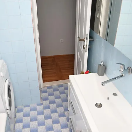Stan Za Iznajmljivanje G I N Apartman